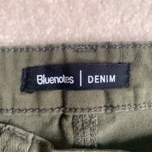 Cargos - Picture 2 of 4